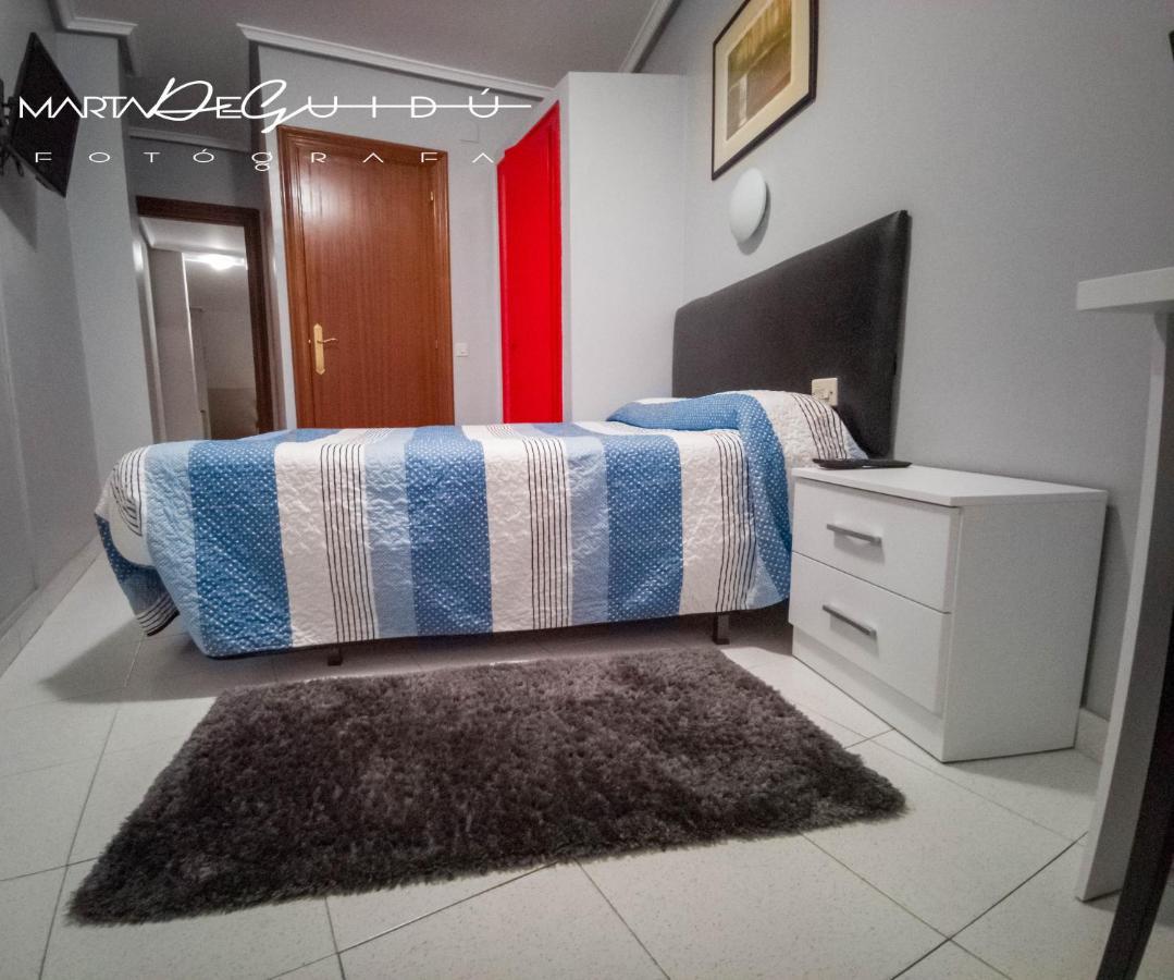 Pension La Mar Кастро-Урдиалес Екстериор снимка